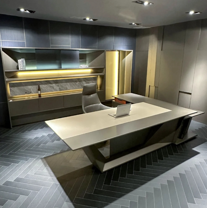 造型感十足的科技风大班台